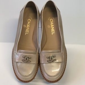 CHANEL - Beige Loafers